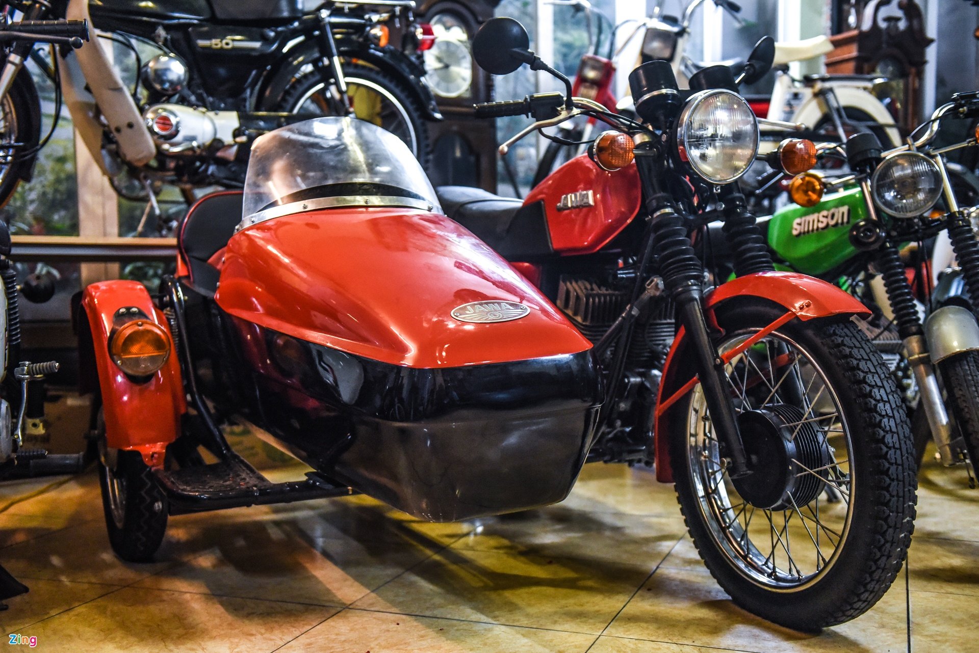 Sidecar, Lambro và loạt xe cổ tiền tỷ của 9x Hà Nội - Ảnh 7. Sidecar, Lambro và loạt xe cổ tiền tỷ của 9x Hà Nội - Ảnh 7.