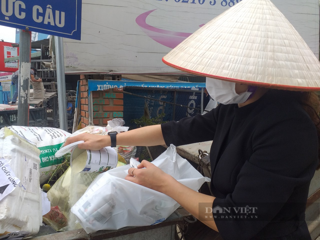 Lợi dụng &quot;tour du lịch 0 đồng&quot;, mua hàng hoàn tiền để lừa đảo người dân - Ảnh 4.