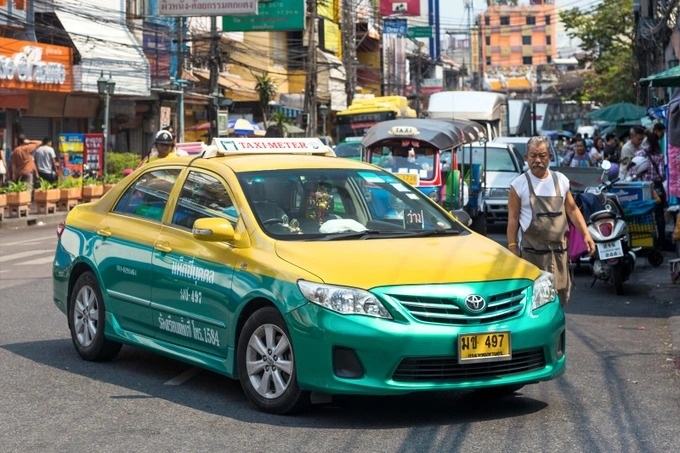 &quot;Chặt chém&quot; gấp 4 lần, lái xe ở Thái Lan bị cấm đón khách sân bay cả đời - Ảnh 2.