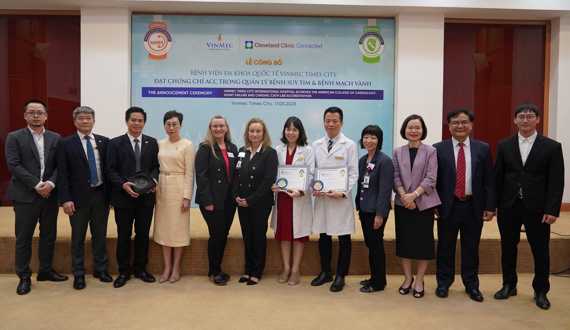 Bệnh viện Vinmec Times City và Vinmec Central Park vừa chính thức nhận 2 chứng chỉ ACC về quản lý suy tim và can thiệp mạch vành
