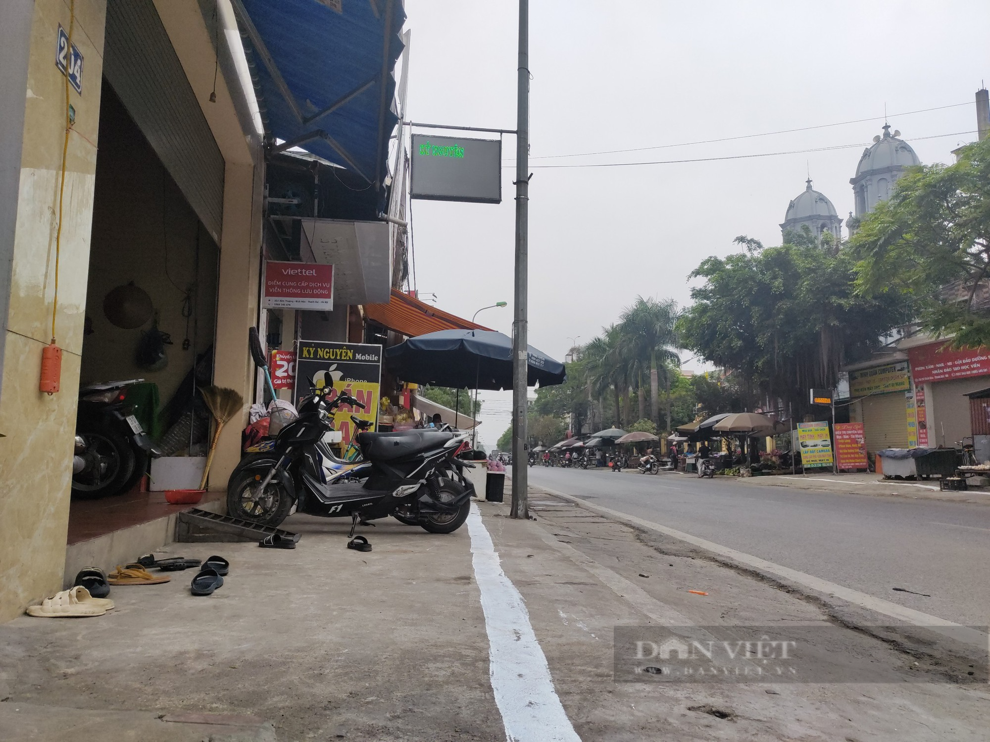 Thanh Oai (Hà Nội): Vạch sơn trắng &quot;kỳ lạ&quot; đẩy người đi bộ ra mép đường - Ảnh 5.