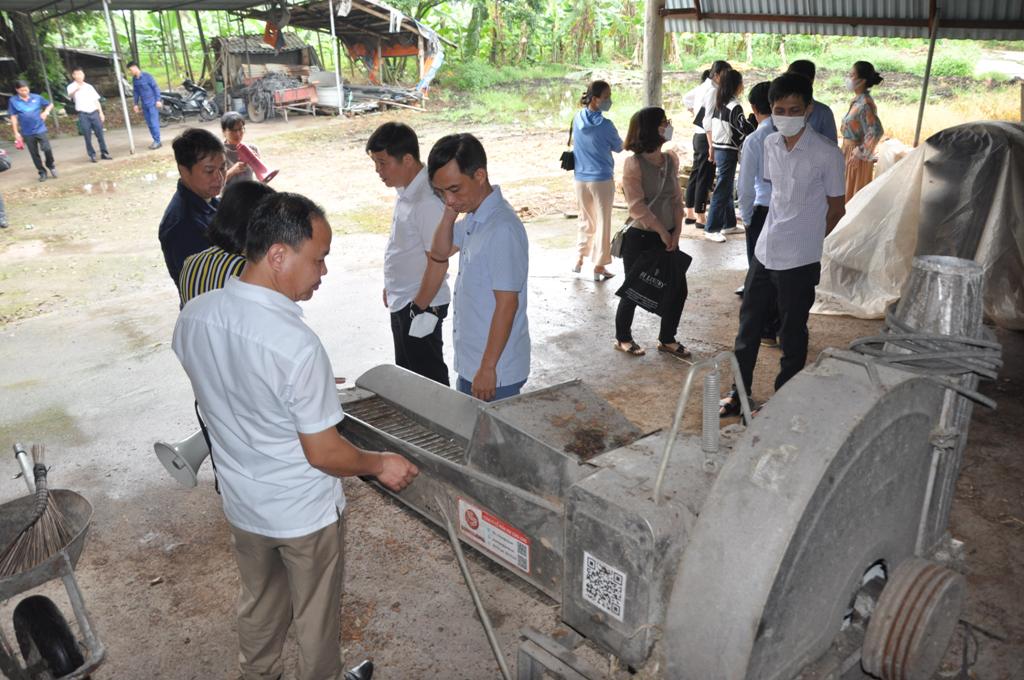 Phụ phẩm nông nghiệp được coi là chất thải làm người dân chủ động sản xuất thức ăn chăn nuôi - Ảnh 3.