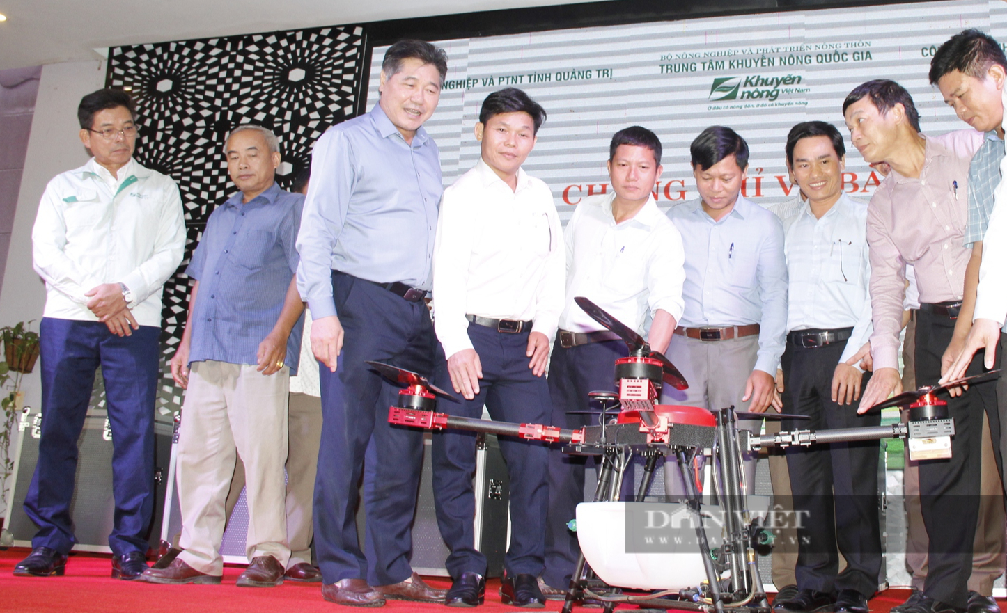 Thứ trưởng Bộ NN&PTNT: Cán bộ khuyến nông cần hướng dẫn người dân chuyển đổi số - Ảnh 3.