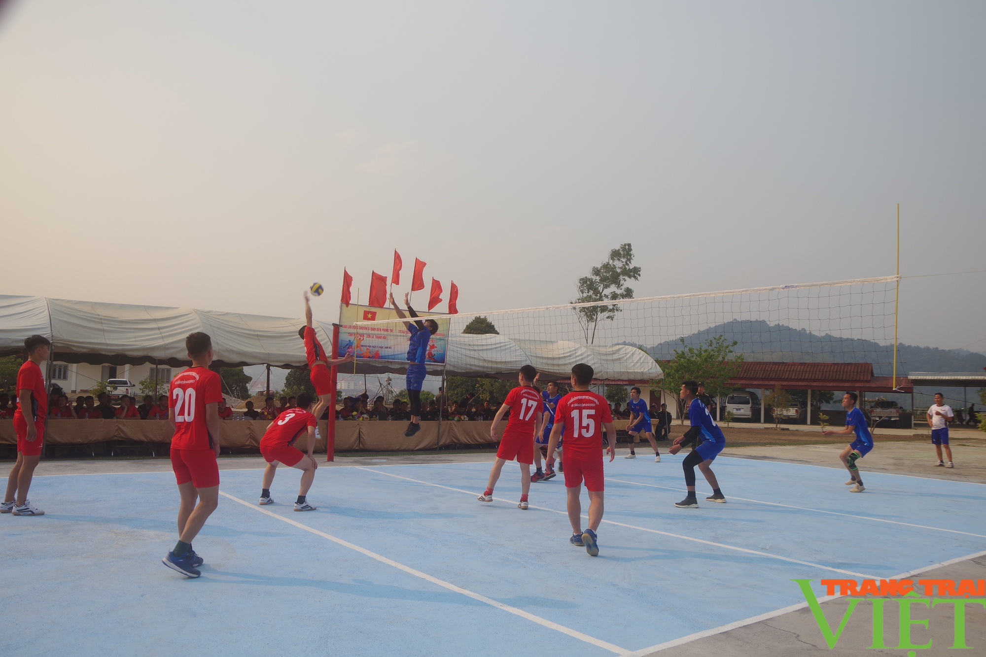 Tặng 20 suất học bổng "Nâng bước em tới trường" cho tỉnh Hủa Phăn (Lào) - Ảnh 2. Tặng 20 suất học bổng "Nâng bước em tới trường" cho tỉnh Hủa Phăn (Lào) - Ảnh 2.