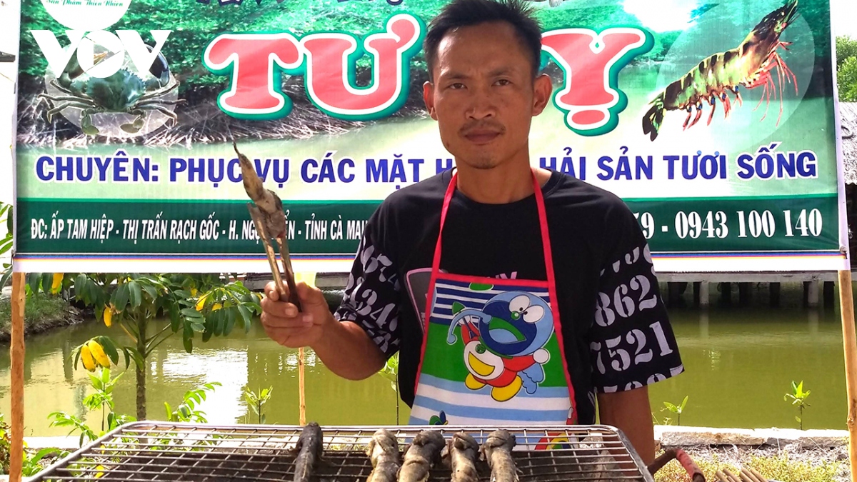 Khô cá thòi lòi đắt khách, người dân Đất Mũi làm không đủ bán   - Ảnh 3.