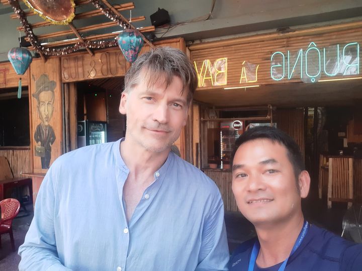 Ngôi sao Hollywood đi xe điện tại TP. HCM tiếp tục được fan gặp ở đâu? - Ảnh 2.