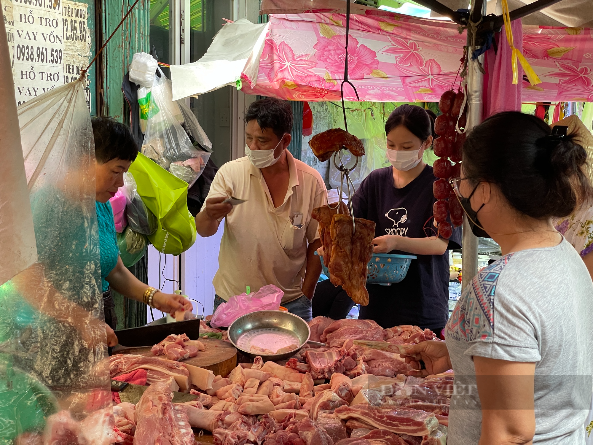 Giá thịt heo giảm mạnh, chuyên gia đề xuất giải pháp thúc đẩy sản xuất và tiêu dùng - Ảnh 1.