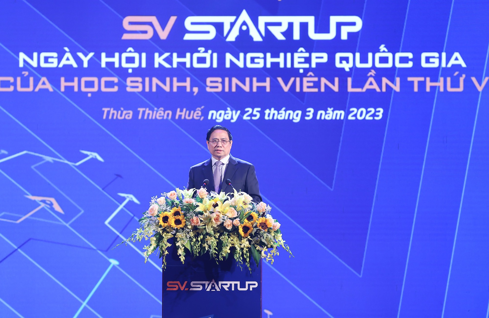 Thủ tướng nói về khởi nghiệp: “Đi rồi sẽ đến, thất bại là mẹ của thành công”  - Ảnh 1.