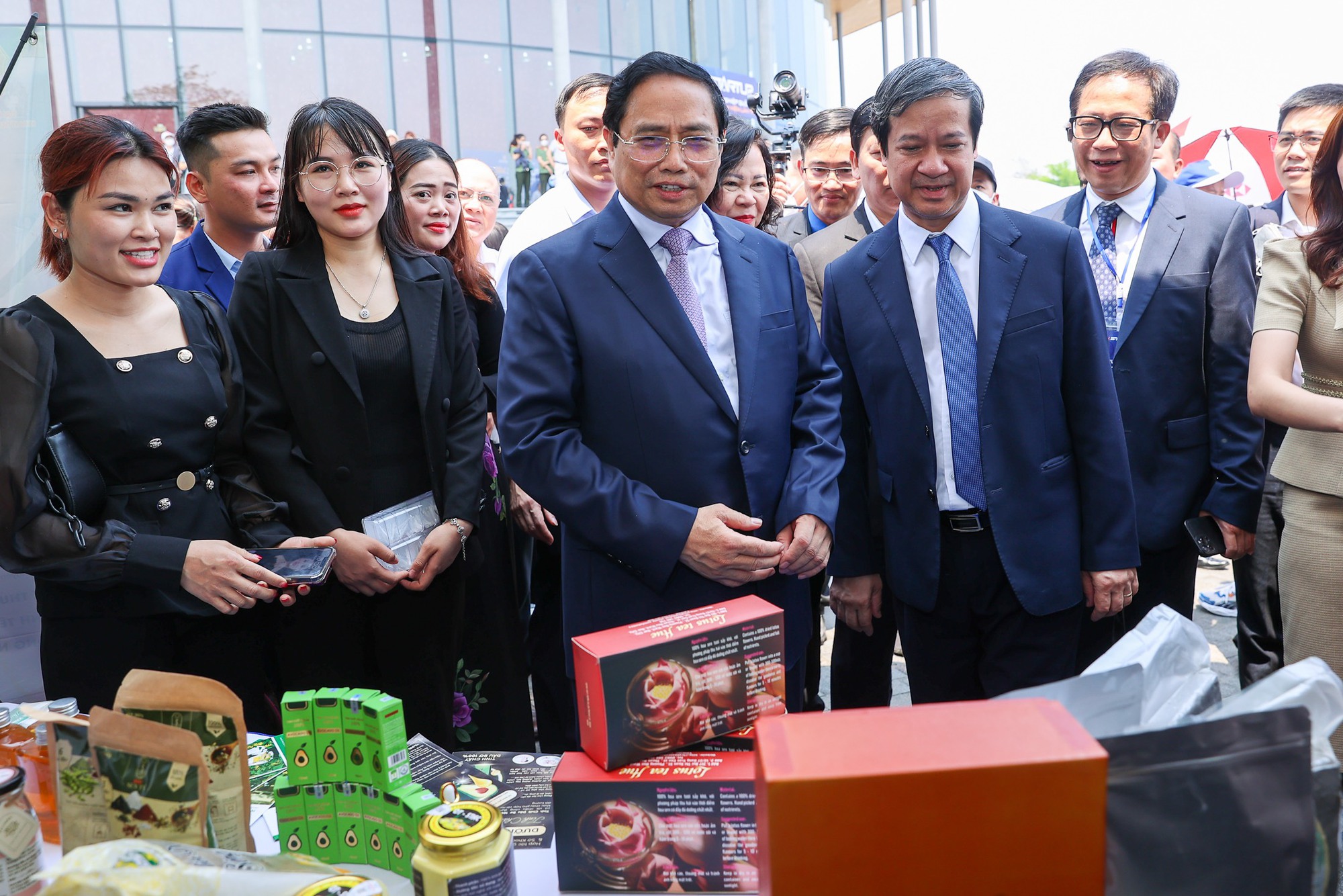 Thủ tướng nói về khởi nghiệp: “Đi rồi sẽ đến, thất bại là mẹ của thành công”  - Ảnh 3.