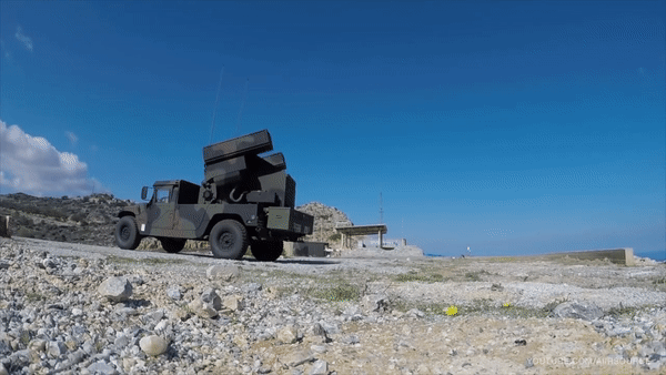 Hệ thống phòng thủ của Mỹ ở Syria &quot;im lặng&quot; khi bị UAV tự sát tập kích - Ảnh 4.