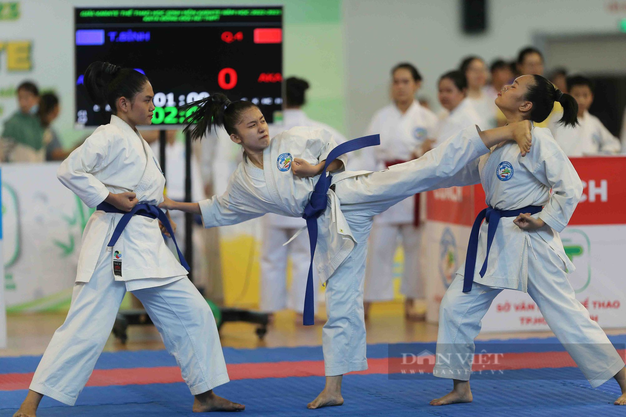 Ấn tượng những màn trình diễn siêu cute của các võ sĩ karate nhí - Ảnh 12.