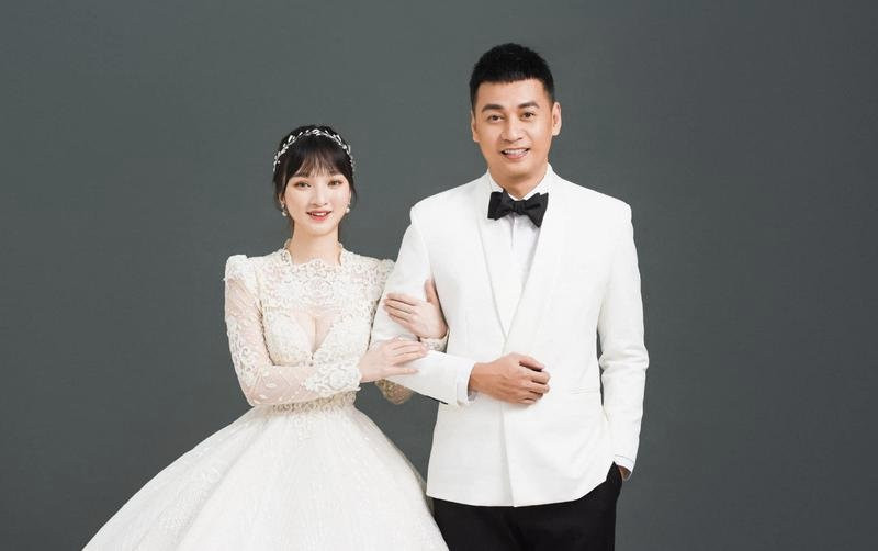 Diễn viên Ngọc Thuận lần đầu chia sẻ những chuyện &quot;dở khóc dở cười&quot; khi về chung một nhà với bà xã kém 18 tuổi - Ảnh 5.