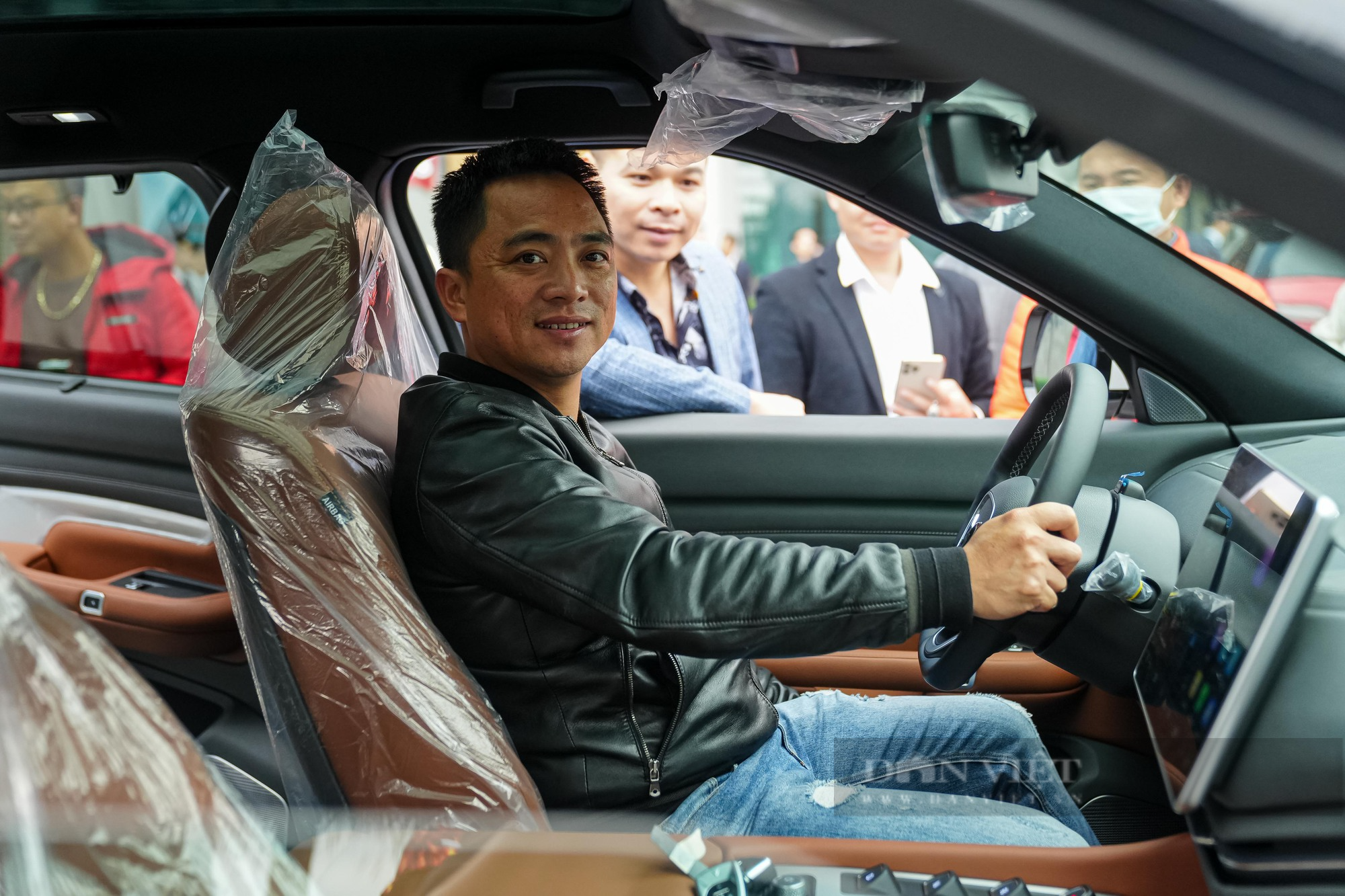 Các chủ xe nhận VinFast VF9 đánh giá: Dùng 2 xe điện VinFast hài lòng nên mua thêm, Volvo cũng không &quot;xịn&quot; bằng - Ảnh 3.