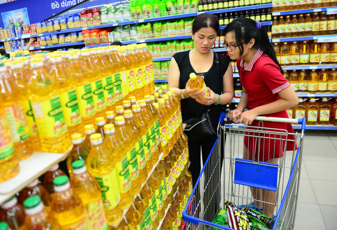 Bộ Tài chính nói gì trước đề xuất bắt buộc niêm yết giá nước mắm, dầu ăn và thuốc chữa bệnh? - Ảnh 1. Bộ Tài chính nói gì trước đề xuất bắt buộc niêm yết giá nước mắm, dầu ăn và thuốc chữa bệnh? - Ảnh 1.