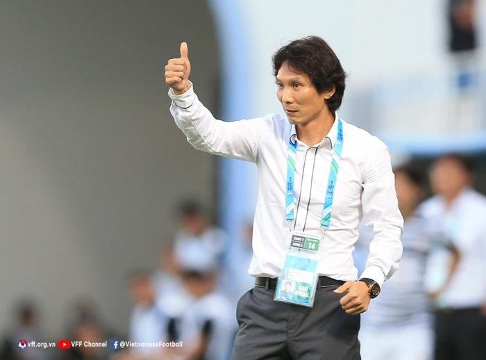 HLV Troussier hài lòng dù đội U23 thua đậm, triết lý bóng đá Việt Nam là gì? - Ảnh 1.