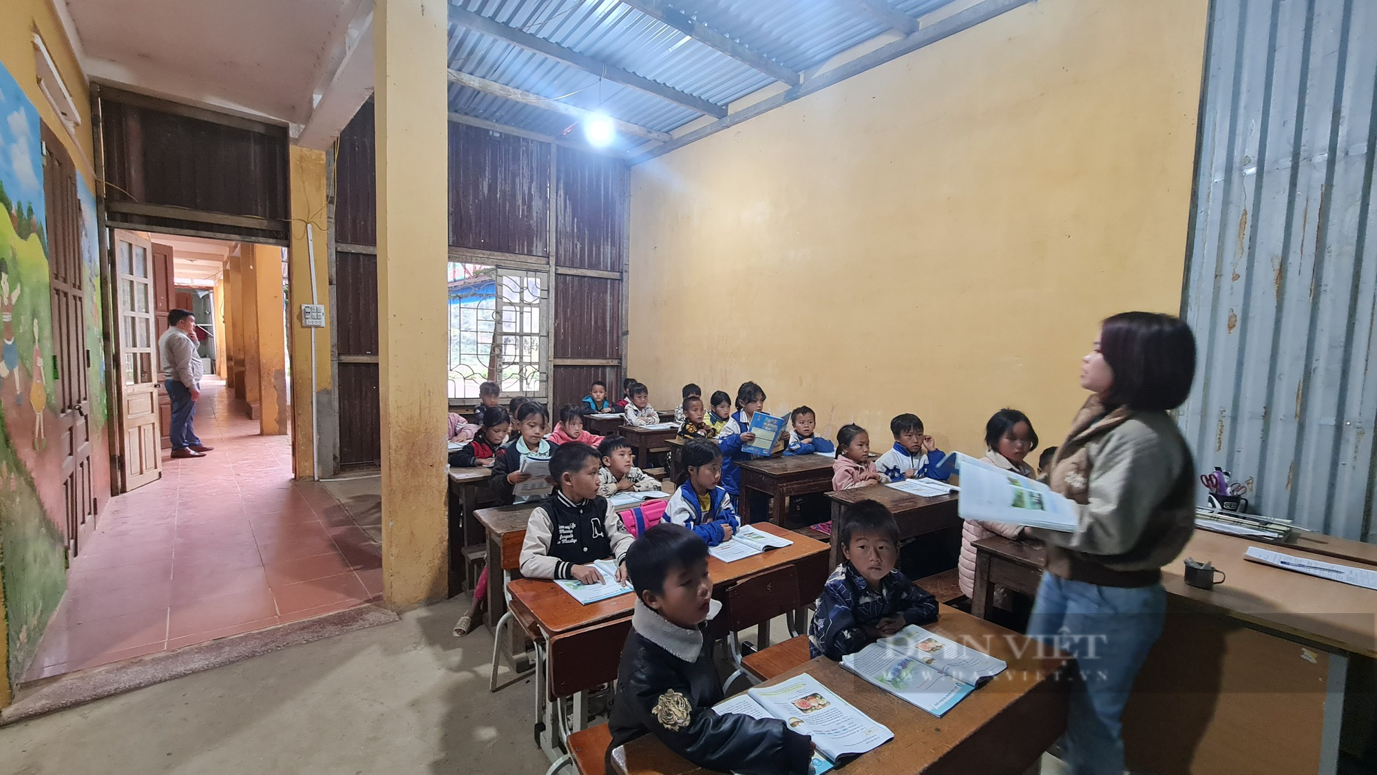 Yên Bái: Thiếu phòng học, học sinh phải xuống nhà kho học bài - Ảnh 10.