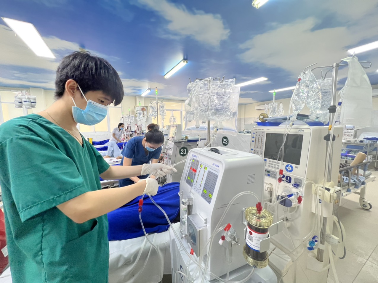 Phó Giám đốc Sở Y tế TP.HCM: &quot;Thiên thần&quot; chống dịch được tôn vinh, giờ đang làm kiểm điểm - Ảnh 3.