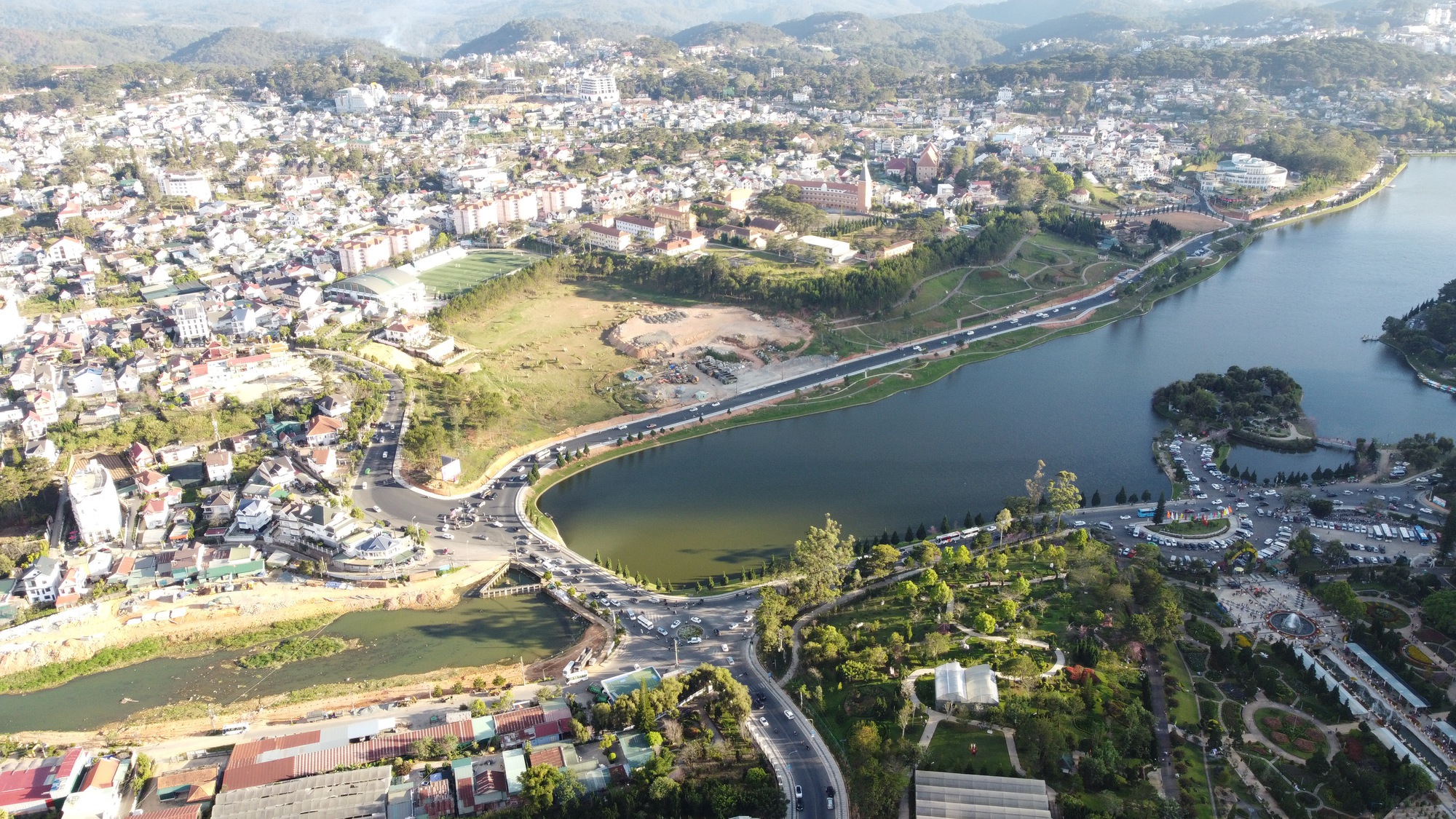 Xây dựng nông thôn mới ở TP.Đà Lạt: Người dân hiến đất tiền tỷ để làm đường sạch đẹp - Ảnh 4.