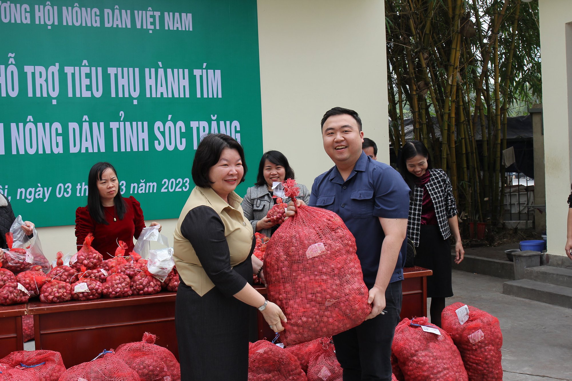 Hội Nông dân Việt Nam kết nối, hỗ trợ tiêu thụ hành tím cho bà con nông dân tỉnh Sóc Trăng - Ảnh 3.