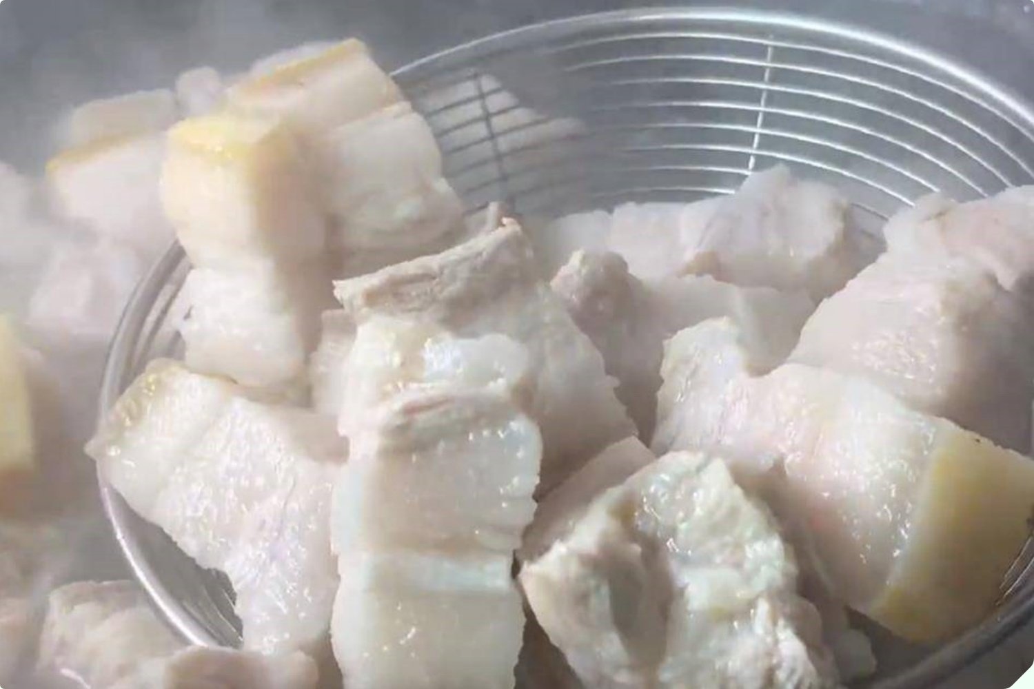 Nấu thịt kho đừng cho nước, cứ thêm thứ này vào thịt mềm ngon, đậm đà mà không bị ngấy - Ảnh 10.