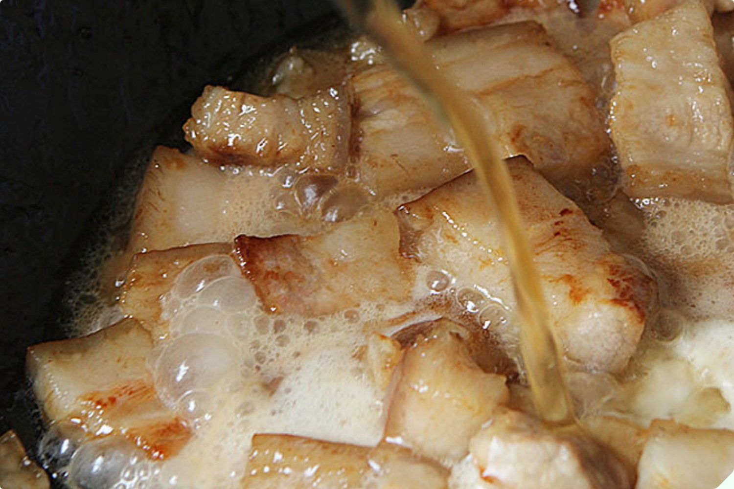 Nấu thịt kho đừng cho nước, cứ thêm thứ này vào thịt mềm ngon, đậm đà mà không bị ngấy - Ảnh 15.