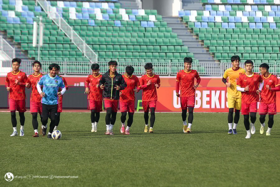 Tin tối (3/3): Những cầu thủ sở hữu chiều cao ấn tượng nhất U20 Việt Nam - Ảnh 1.