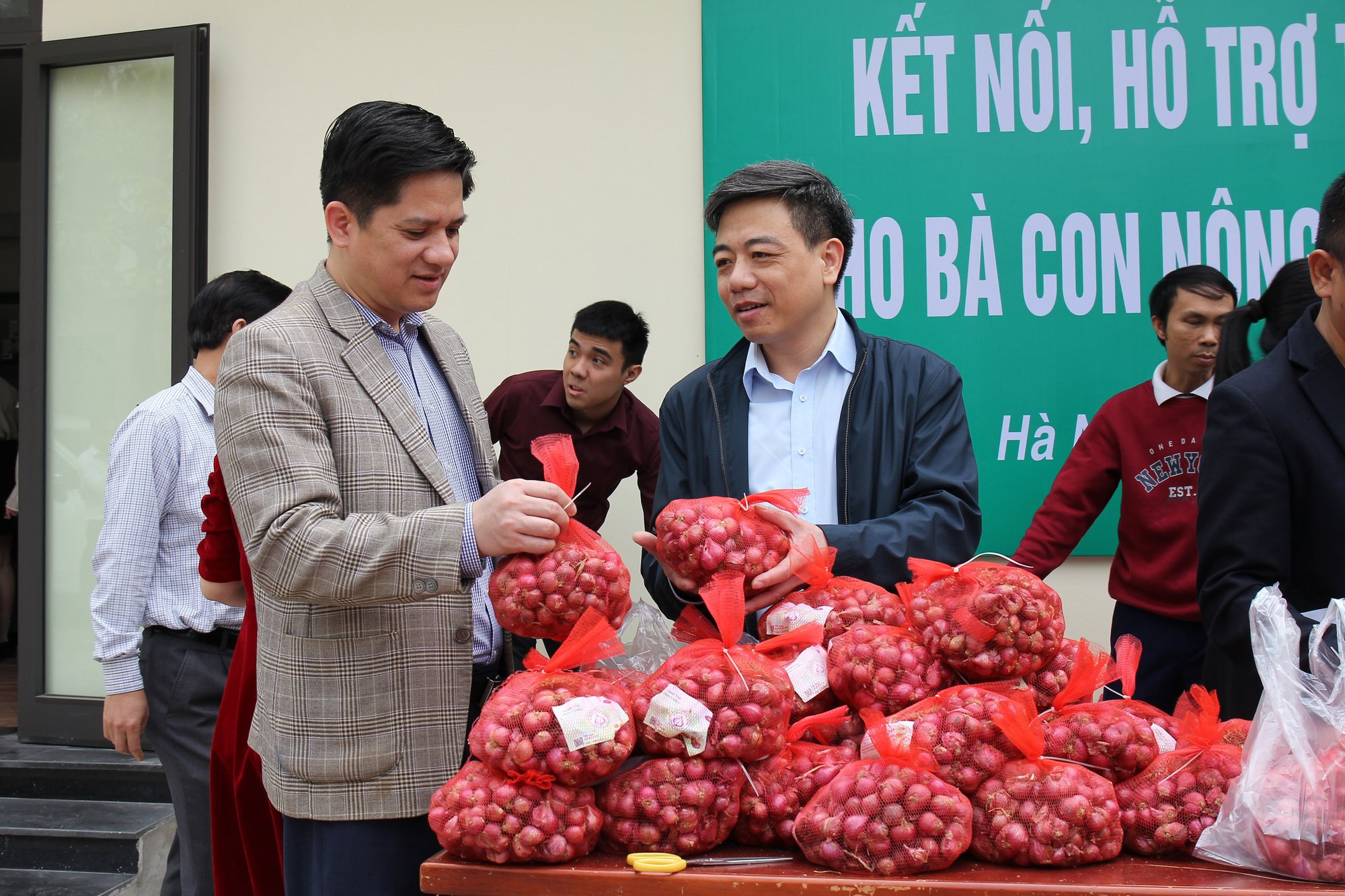 Hội Nông dân Việt Nam kết nối, hỗ trợ tiêu thụ hành tím cho bà con nông dân tỉnh Sóc Trăng - Ảnh 2.