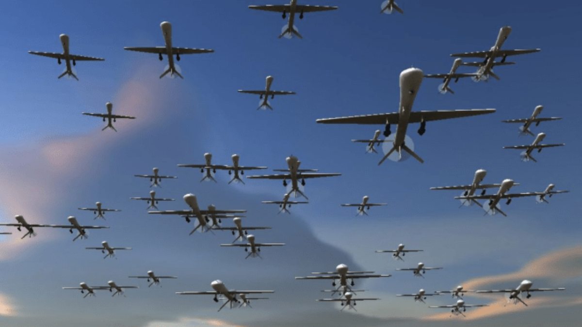 Ukraine hào hứng khoe 'bầy đàn' hàng nghìn UAV tự sát Mathias Rust có thể tấn công tới tận Moscow  - Ảnh 1.