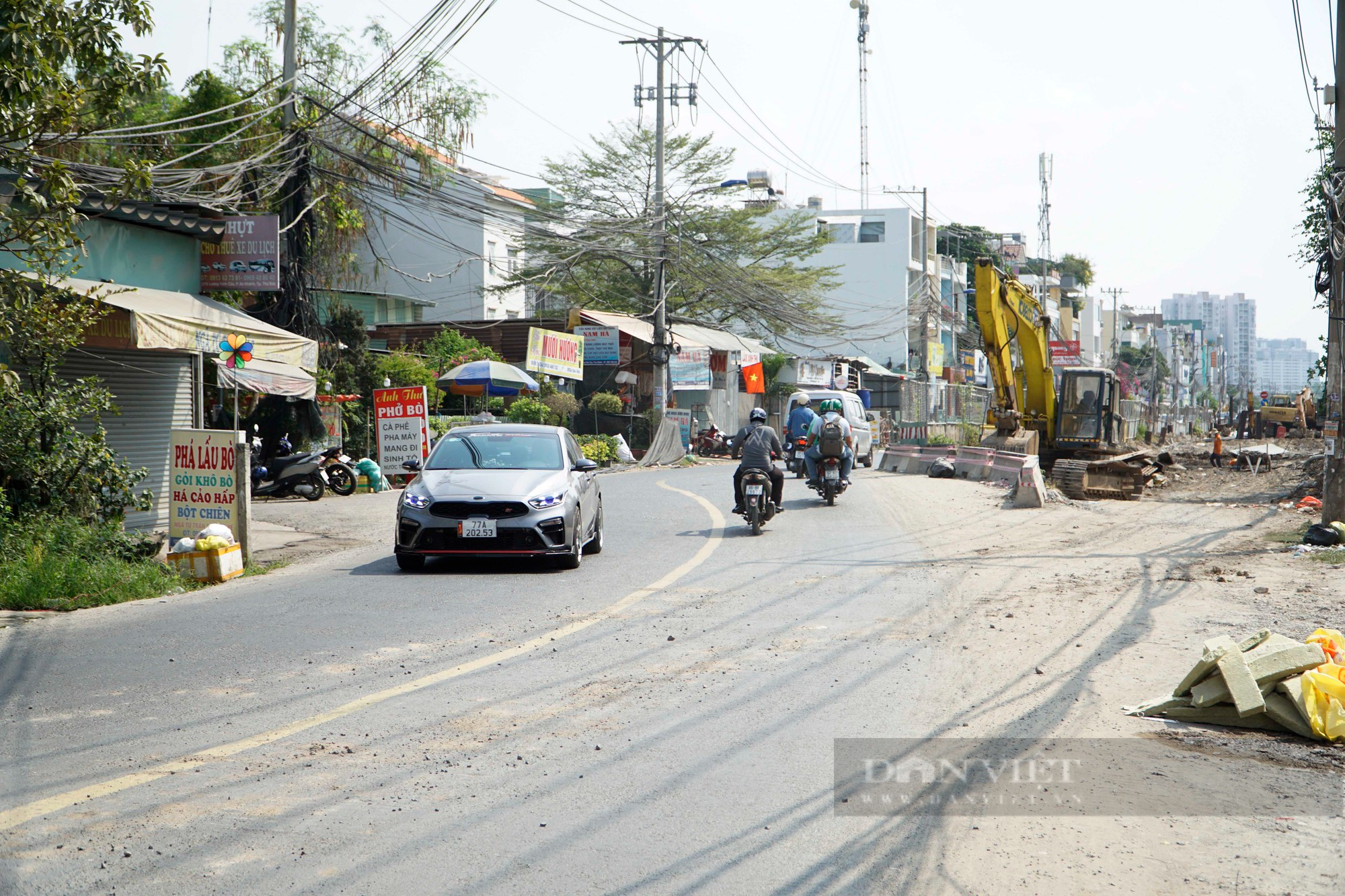 Hiện trạng con đường “đau khổ” dài khoảng 2,5km làm 8 năm chưa xong, mới tái thi công lại gặp “vướng” - Ảnh 3.