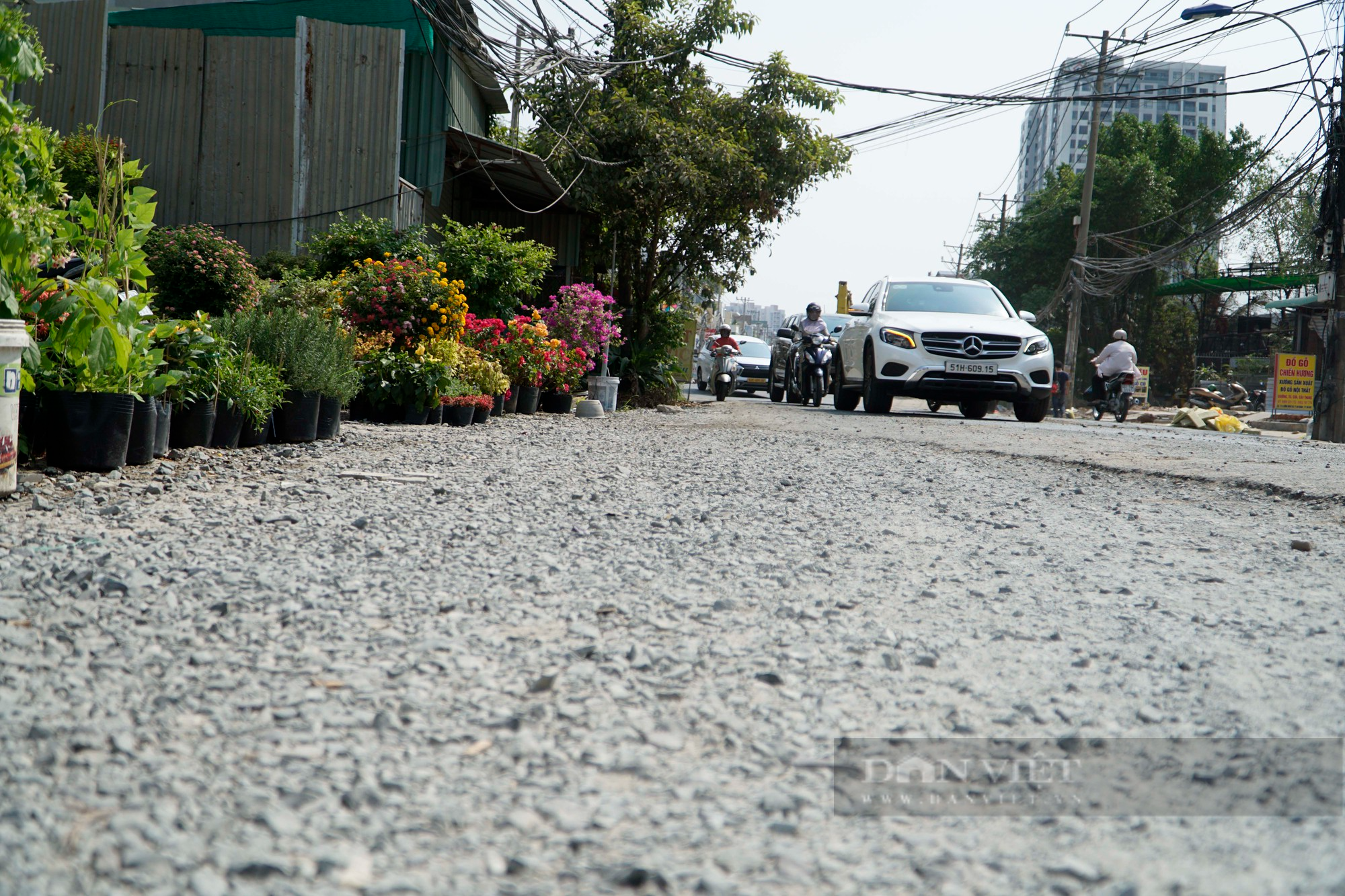 Hiện trạng con đường “đau khổ” dài khoảng 2,5km làm 8 năm chưa xong, mới tái thi công lại gặp “vướng” - Ảnh 4.