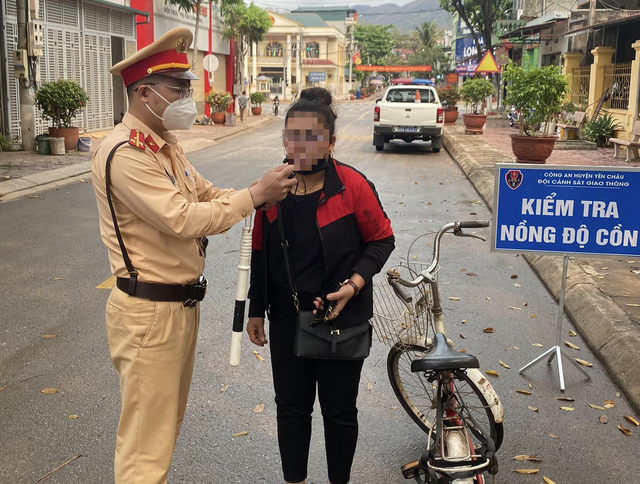 Đi xe đạp có bị thổi nồng độ cồn không? - Ảnh 1.