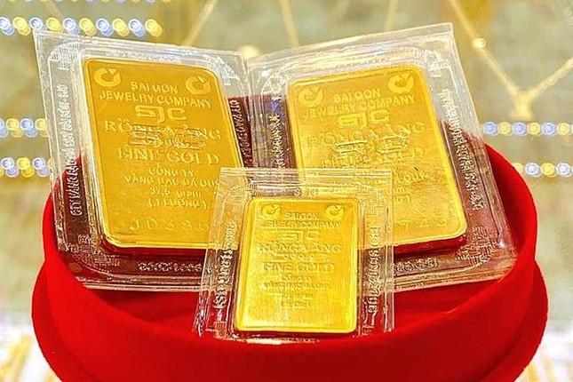 Vàng rớt giá, người mua lỗ nặng - Ảnh 1.