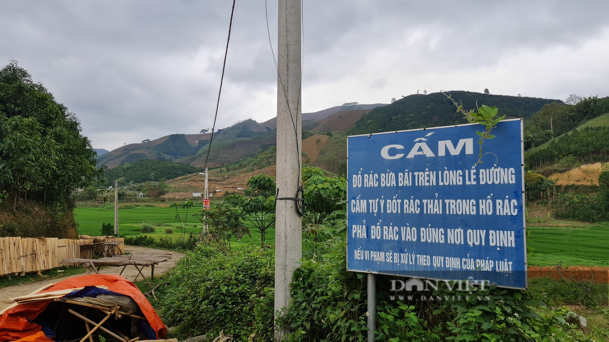 Cận cảnh rác thải ùn ứ do lò đốt rác 5 tỷ dừng hoạt động - Ảnh 13.
