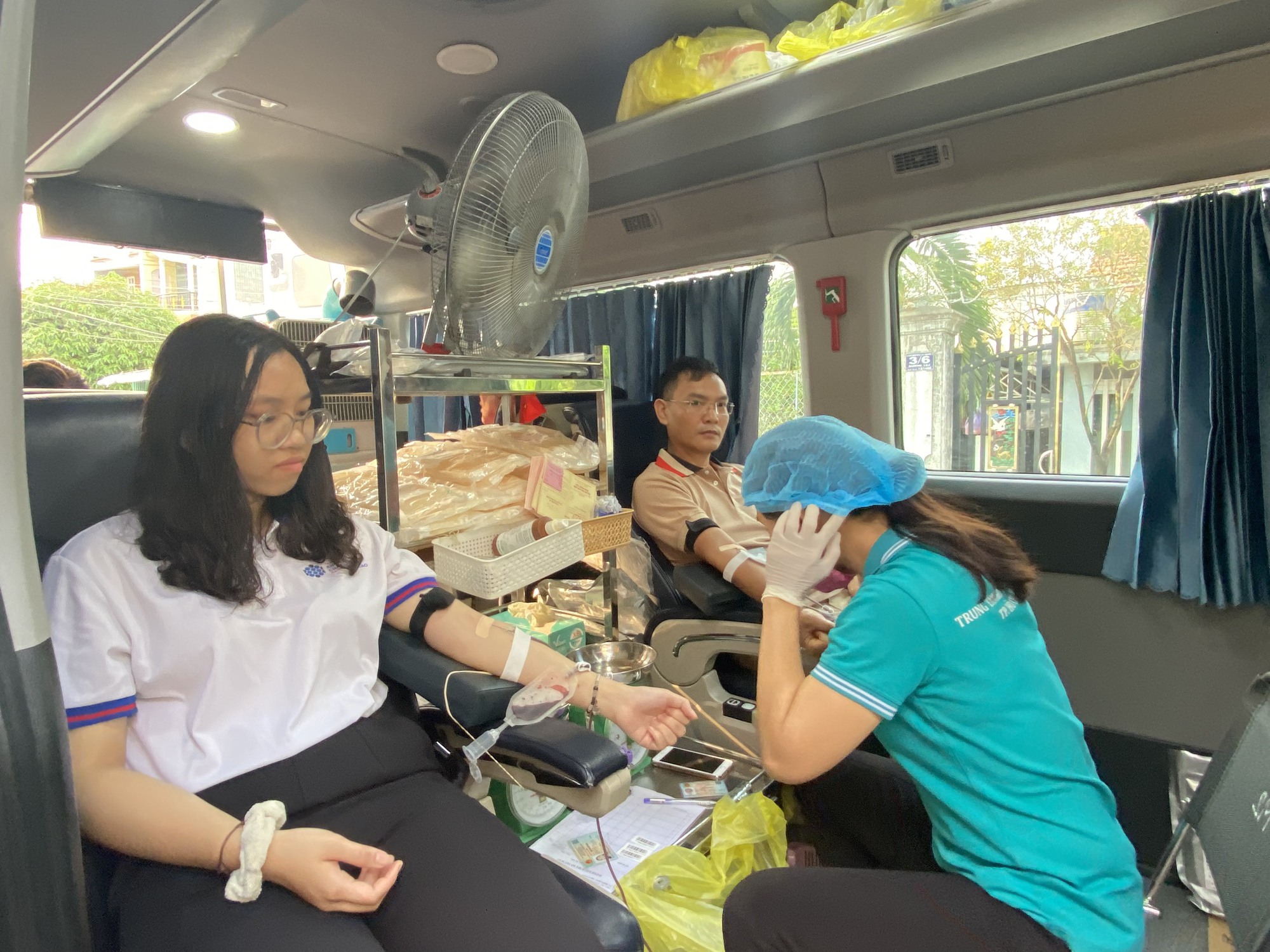 Phụ huynh hiến máu nhân đạo tại trường con học: Thấy hạnh phúc và &quot;ngầu&quot; - Ảnh 4.