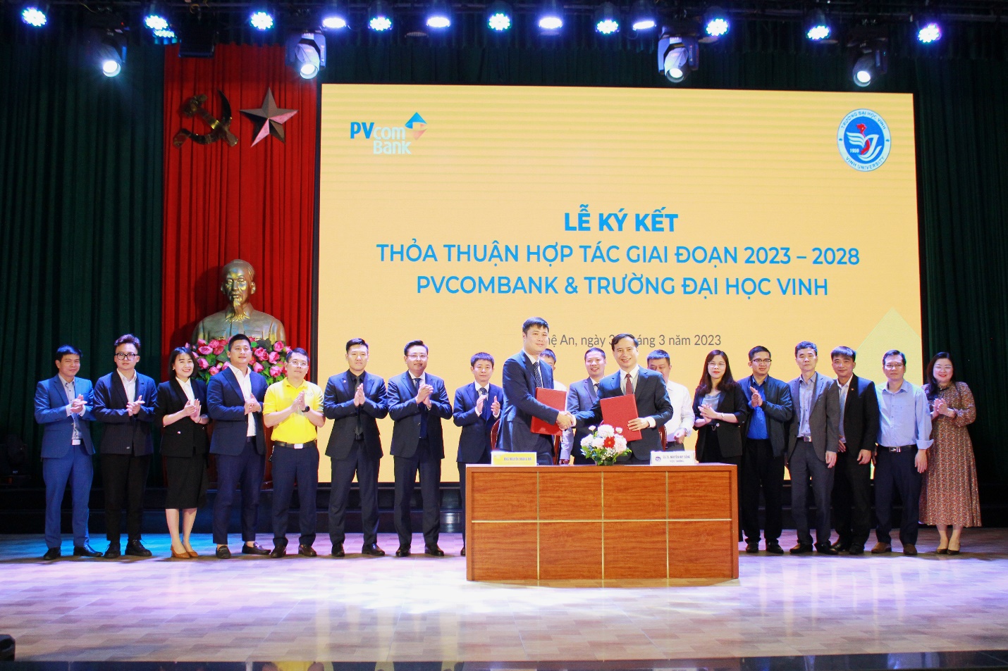 PVcomBank và trường Đại học Vinh ký kết thỏa thuận hợp tác toàn diện trong 5 năm - Ảnh 1.