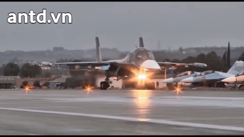 Phi công Nga thoát hiểm sau khi &quot;thú mỏ vịt&quot; Su-34 bị bắn hạ - Ảnh 18.