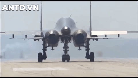 Phi công Nga thoát hiểm sau khi &quot;thú mỏ vịt&quot; Su-34 bị bắn hạ - Ảnh 19.