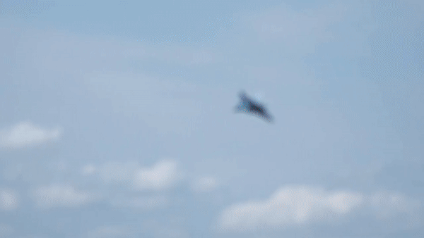 Phi công Nga thoát hiểm sau khi &quot;thú mỏ vịt&quot; Su-34 bị bắn hạ - Ảnh 22.