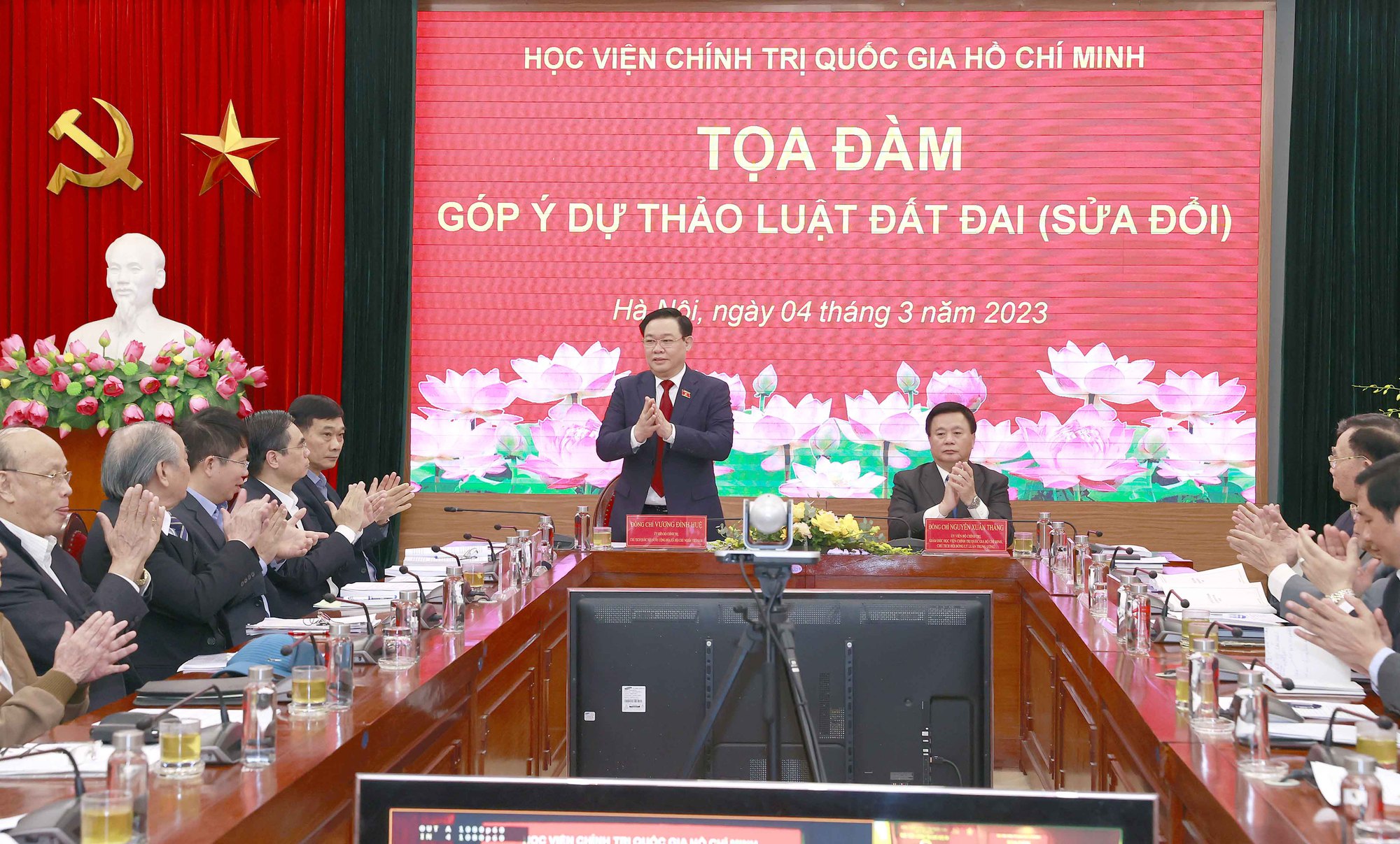Chủ tịch Quốc hội: Lĩnh vực đất có nguy cơ tham nhũng cao và nghiêm trọng nhất - Ảnh 2.