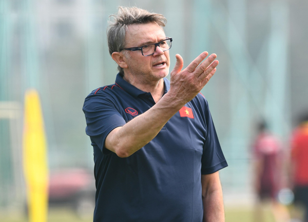 HLV Troussier dẫn dắt ĐT Việt Nam: Cẩn thận! Mọi thứ đôi khi chỉ là vẻ bề ngoài - Ảnh 1.