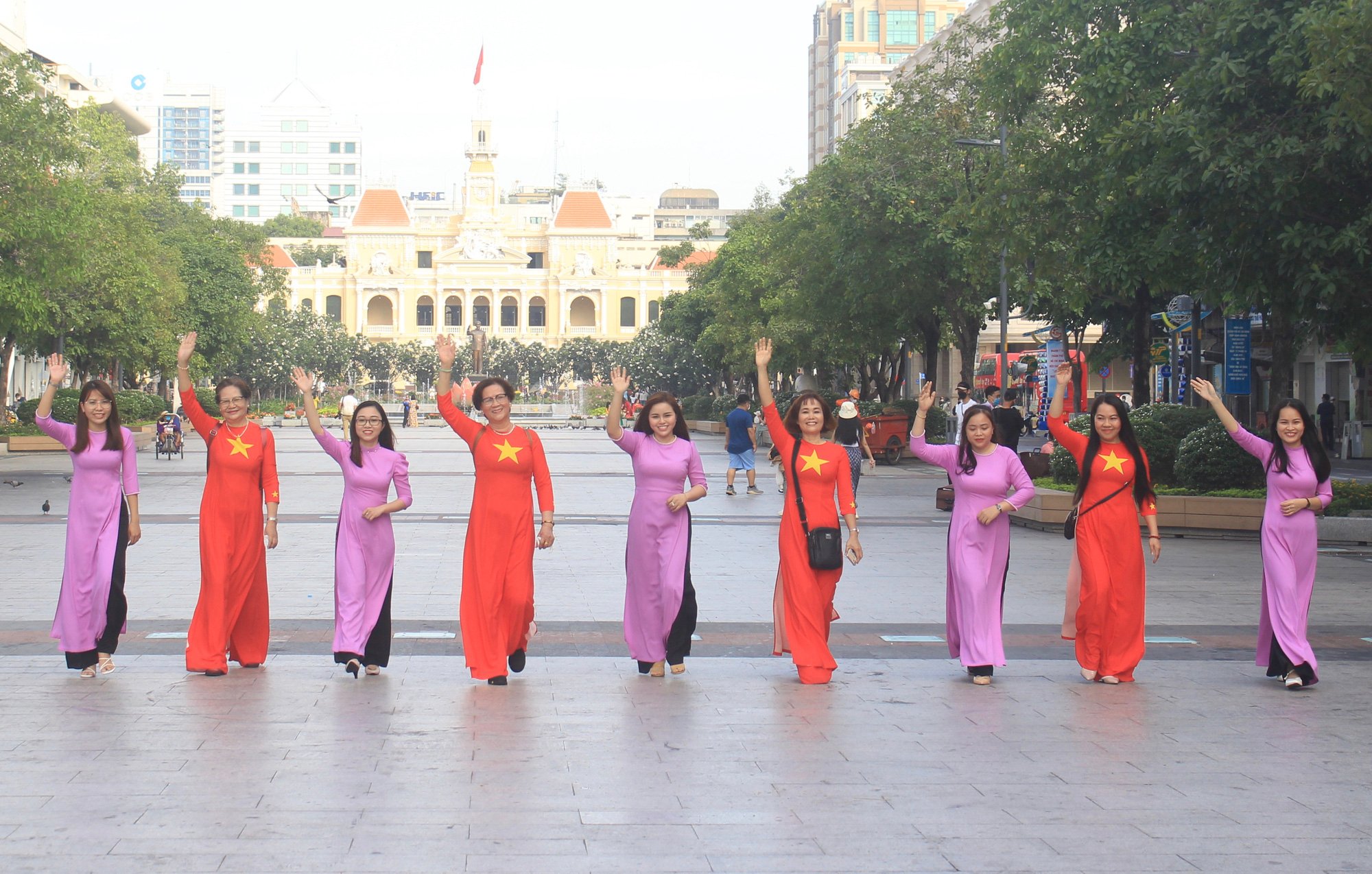 Hơn 100 nhà may áo dài tại TP.HCM giảm giá - Ảnh 3.