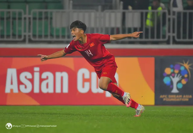 Quốc Việt học cách dứt điểm của ai để &quot;xé lưới&quot; U20 Qatar? - Ảnh 1.