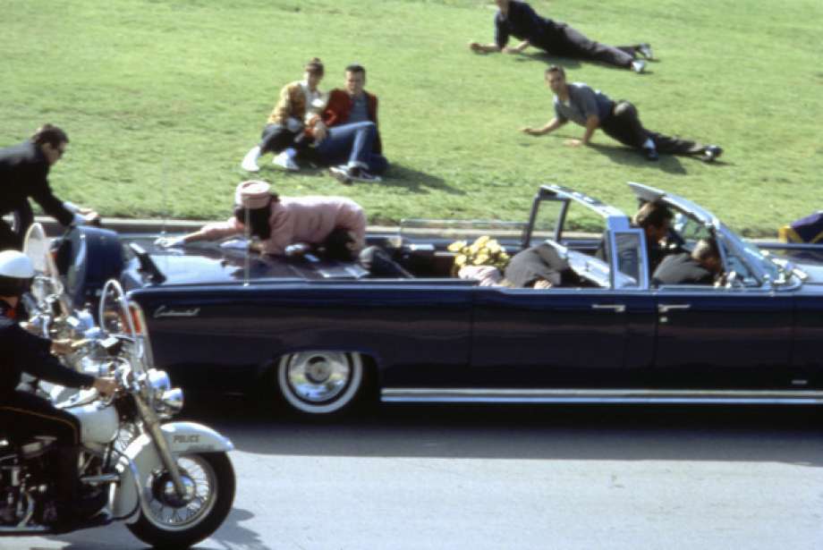 Ai mới là kẻ chủ mưu vụ ám sát Tổng thống Kennedy? - Ảnh 1.