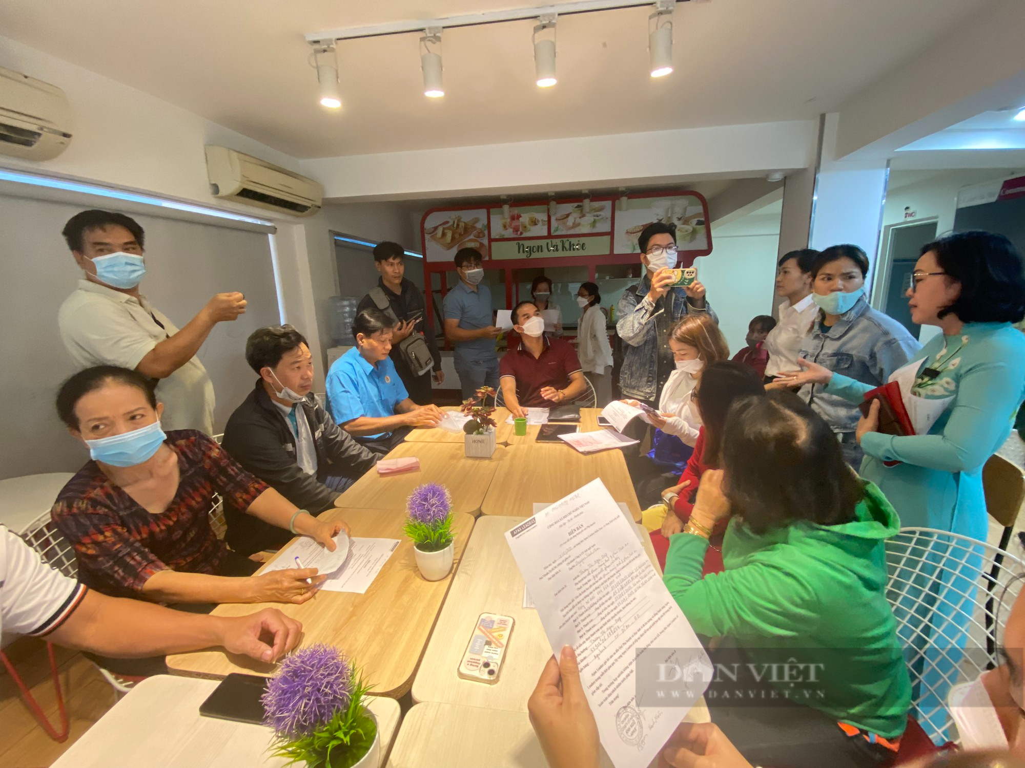 Vụ Apax Leaders: Phụ huynh diễu hành khắp phố để đòi học phí - Ảnh 8.