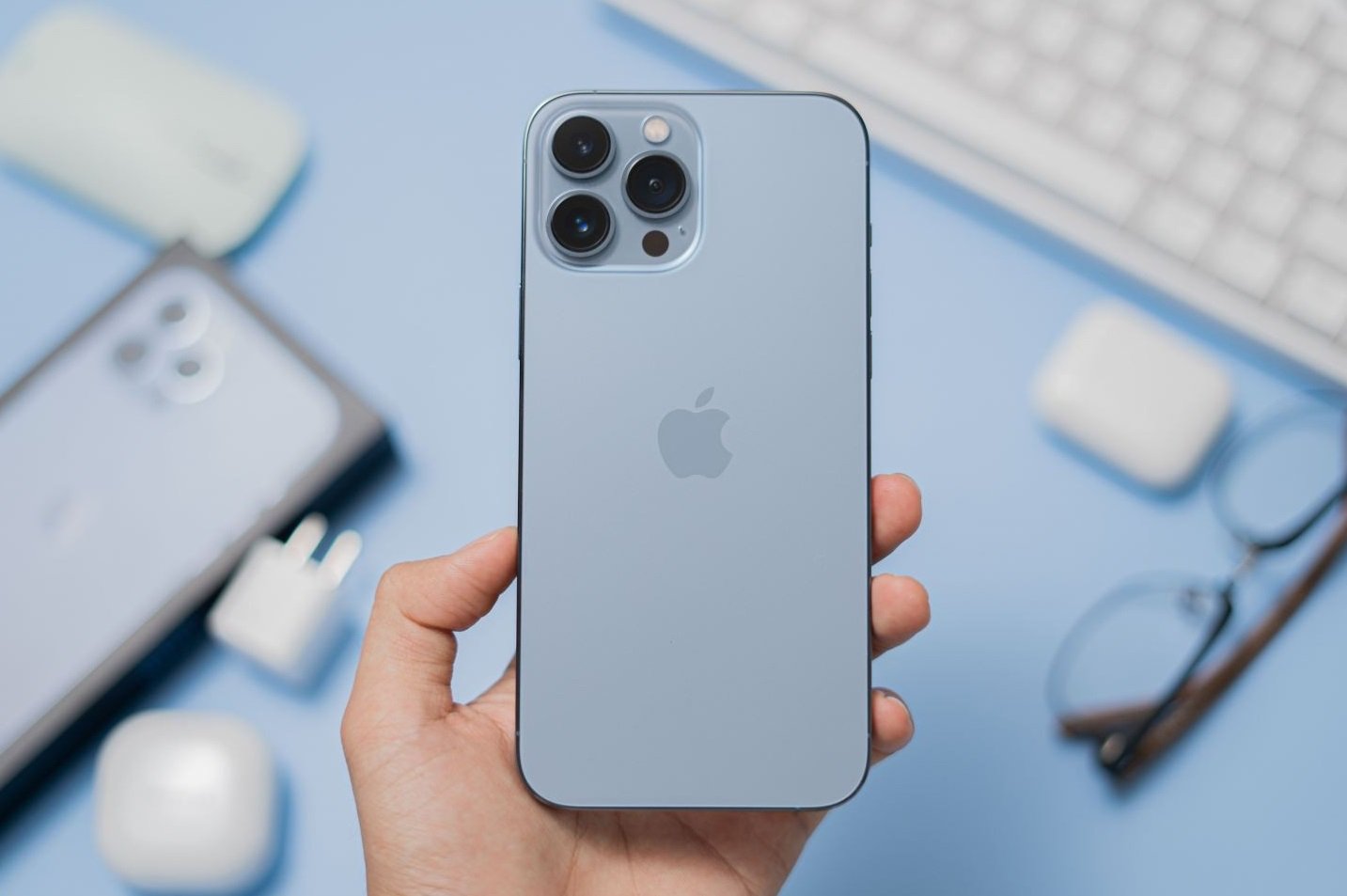 5 mẫu smartphone cực đẹp đang được giảm giá sâu, lý tưởng làm quà 8/3 - Ảnh 2.