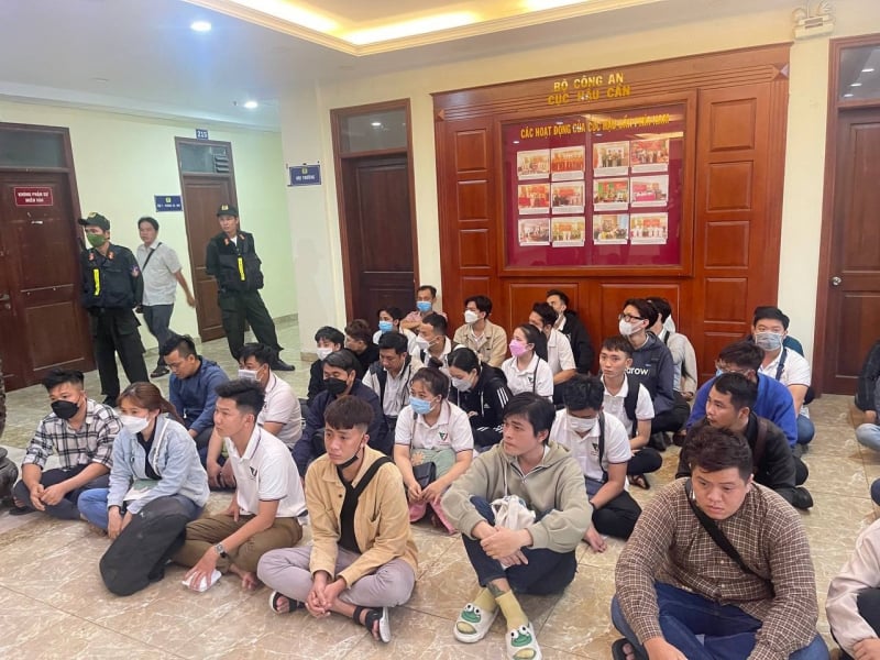 Triệt phá băng đòi nợ thuê cho ngân hàng: Cảnh sát vào cuộc từ bao giờ? - Ảnh 1.