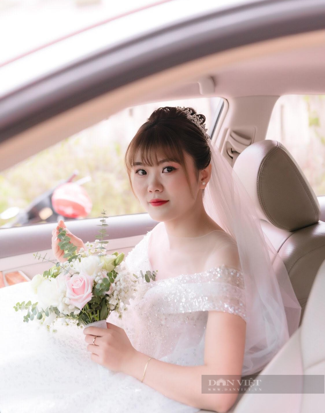 Hà Tĩnh: Chú rể rước dâu bằng 20 xe đầu kéo khiến nhà gái và làng xóm trầm trồ - Ảnh 8.