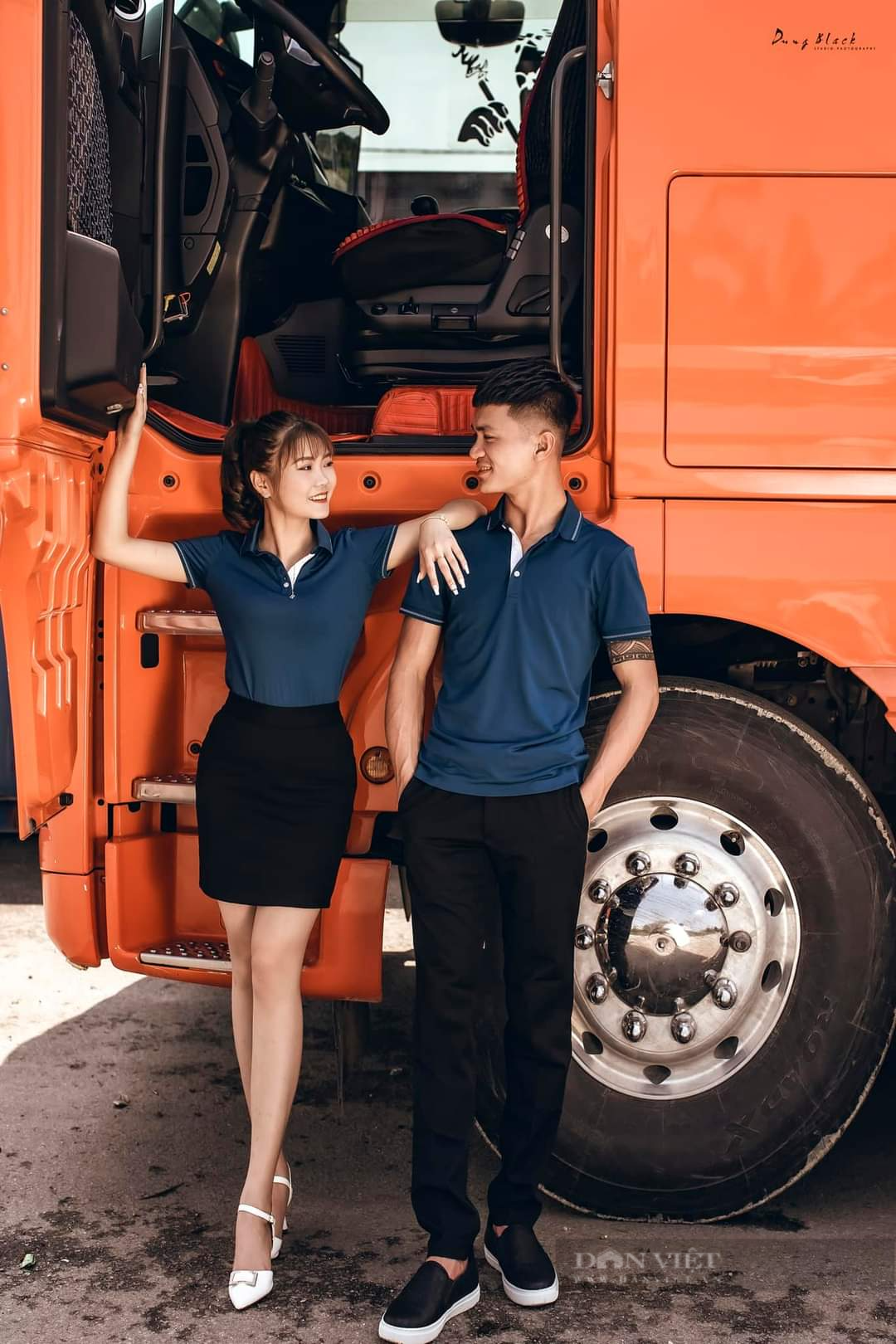 Hà Tĩnh: Chú rể rước dâu bằng 20 xe đầu kéo khiến nhà gái và làng xóm trầm trồ - Ảnh 4.