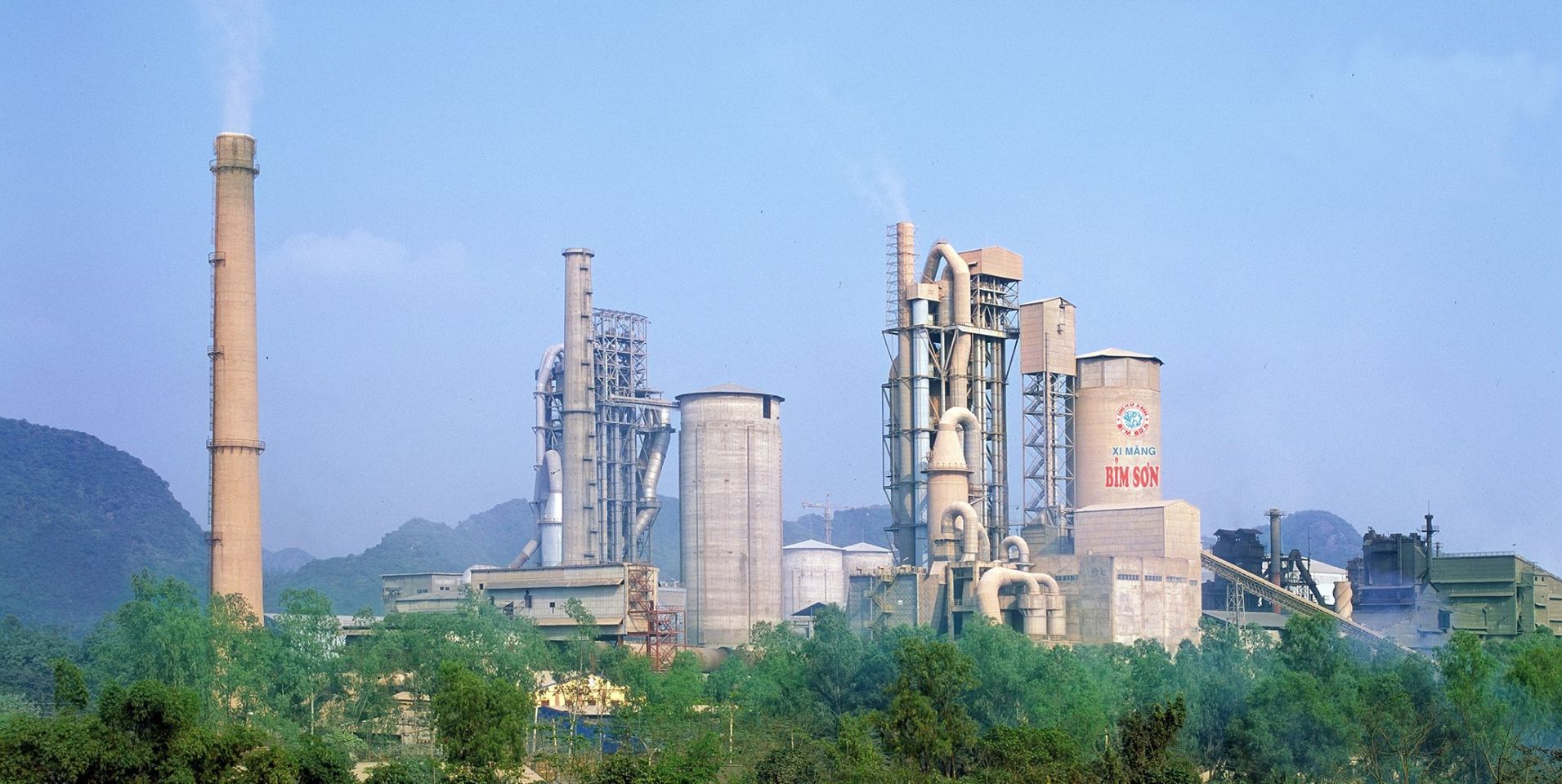 Lộ diện loạt nhà đầu tư ngỏ ý mua lại Xi măng Miền Trung sau 7 năm &quot;vướng&quot; quy hoạch - Ảnh 1.