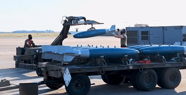 Mỹ điều &quot;pháo đài bay&quot; B-52 tới bán đảo Triều Tiên - Ảnh 27.
